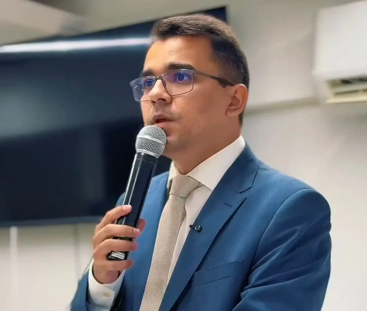 Vereador Gustavo Miranda pede recuperação urgente de estradas rurais e faz apelo por atenção à saúde mental em Barra do