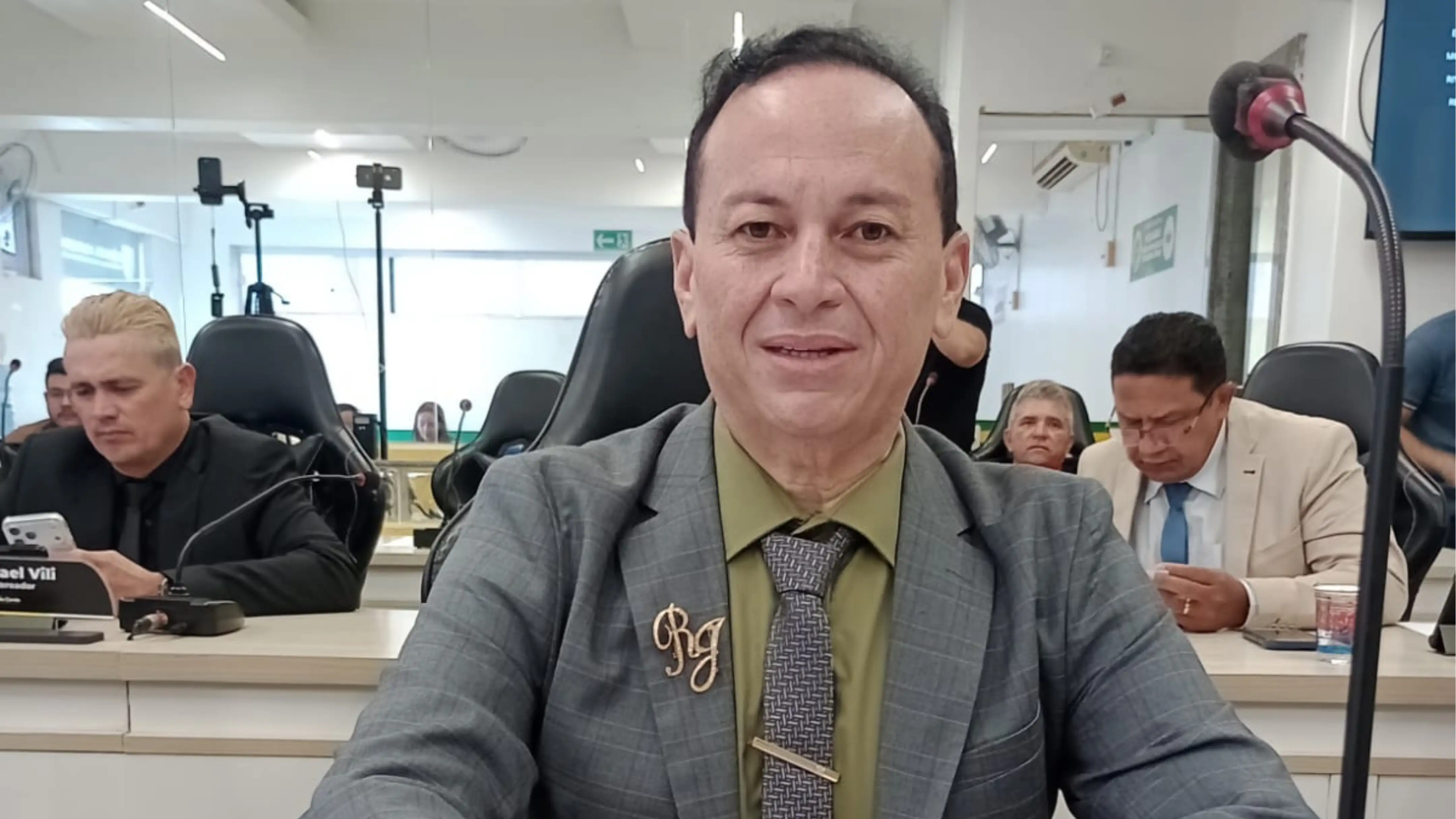 Vereador Professor Ramon Júnior enaltece transformação na educação e destaca obras de reforma e ampliação de escolas