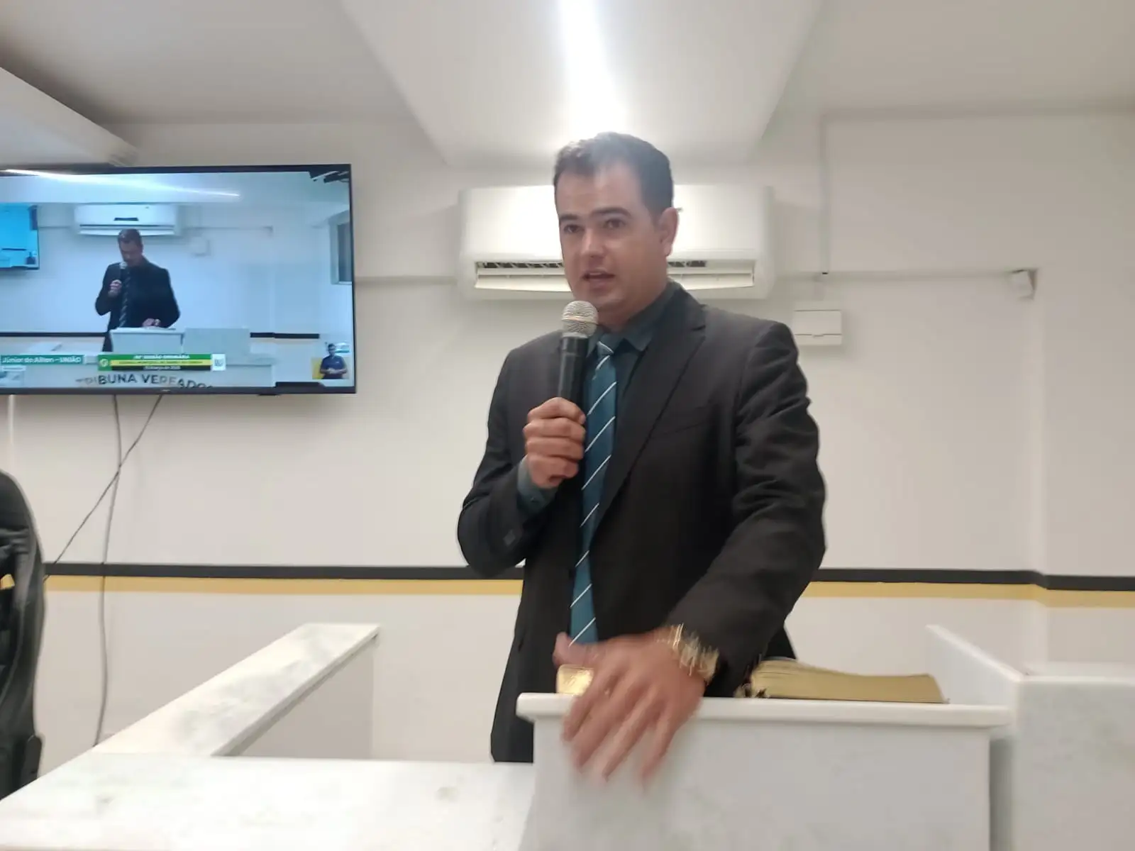 Vereador Júnior do Ailton pede apoio à causa indígena e responsabilização de proprietários por estradas cortadas por açu